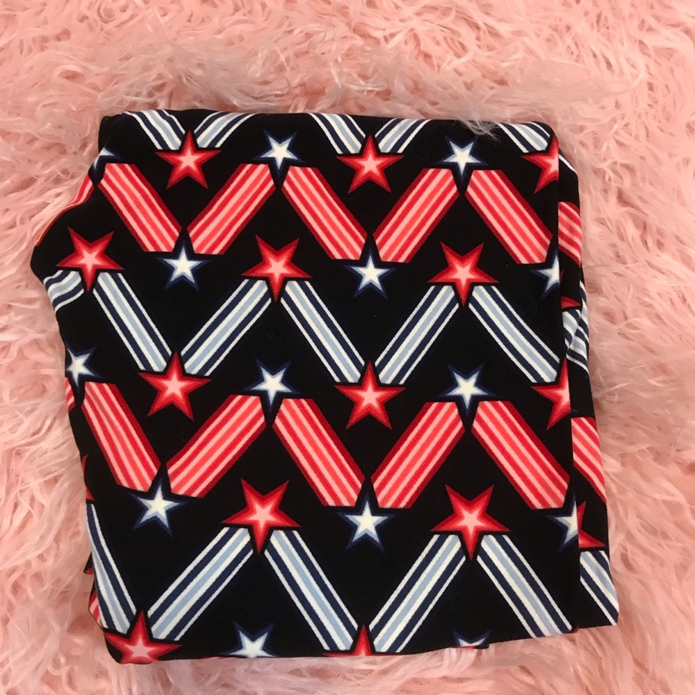 LuLaRoe NWOT 4th of July TC (10-20) Leggings
